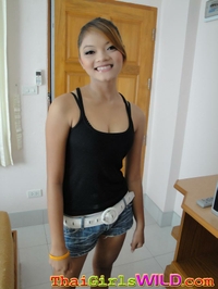 Thai girl home pics