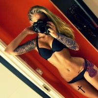 Girlfriends with sexy tattoos