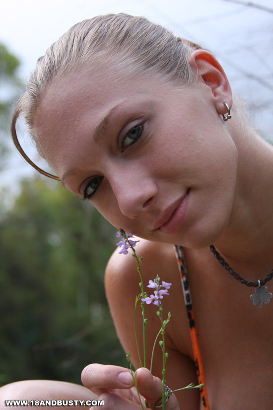 18 years old Nathaly's size is 32D