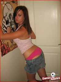 Megan & Charlie take sexy pictures