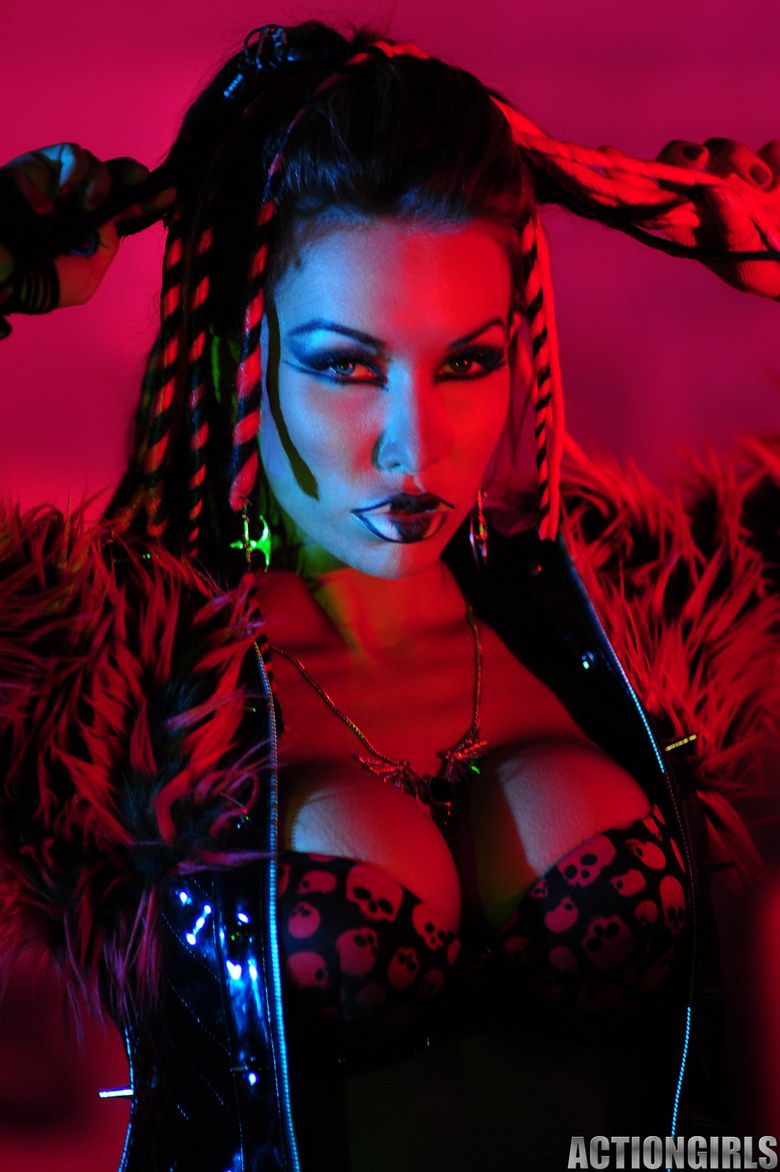 Busty Evil Kobe Kaige