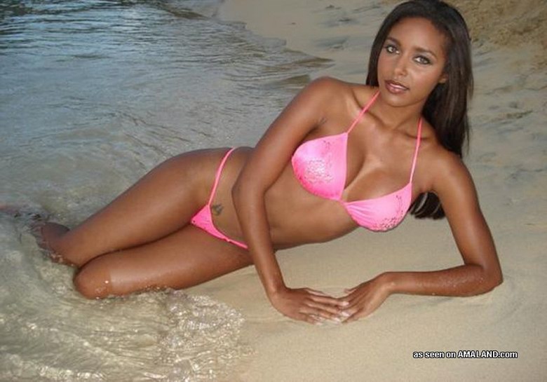 Hot ebony bombshell in swimsuit