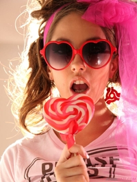 Jenna Haze sucking a lollipop