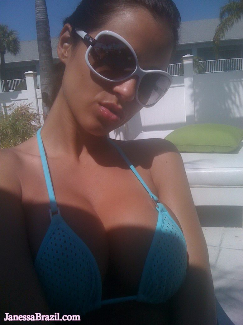 Janessa's beach voyeur gallery