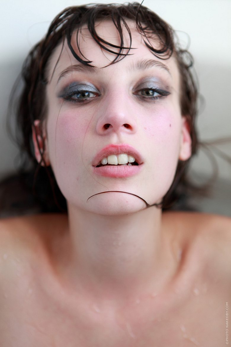 Eva - Wet Nylon