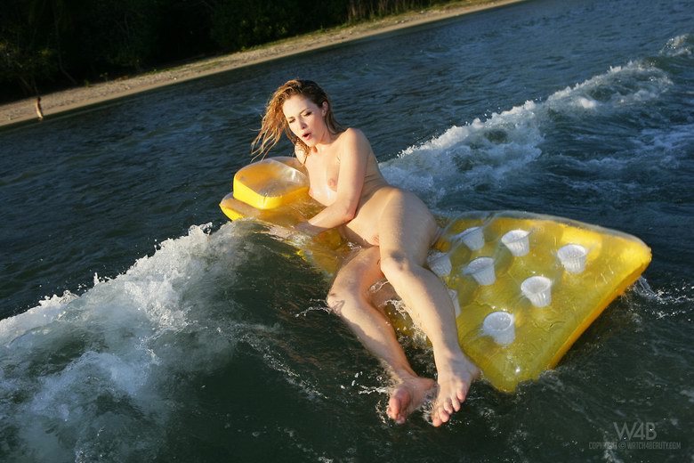Alissa - White fun