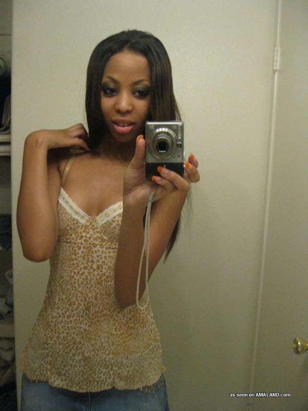 Ebony hottie camwhoring