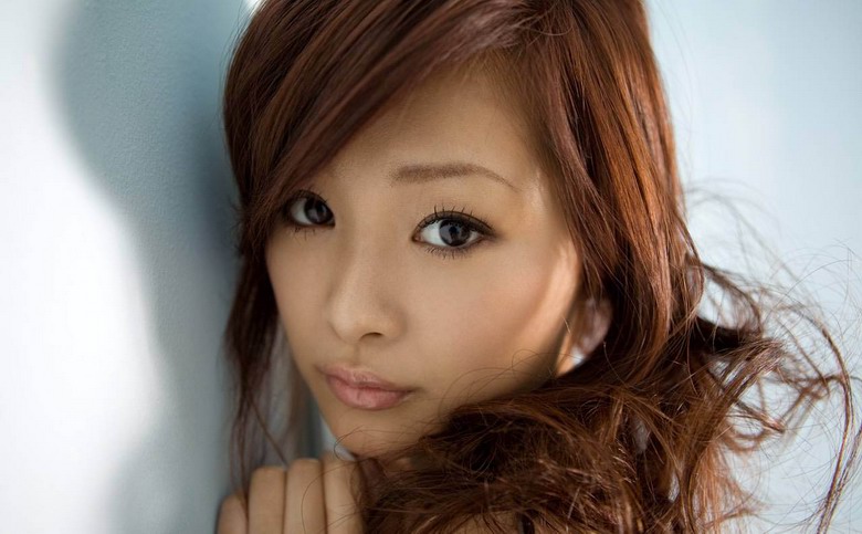 Suzuka Ishikawa stripping