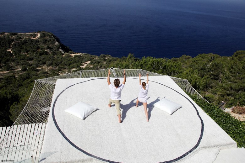 Leila : Yoga In The Sky