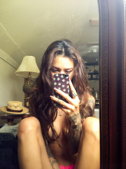 Girlfriends with sexy tattoos