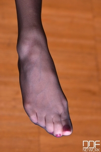 Mary Wetâs Foot Fetish Solo Show
