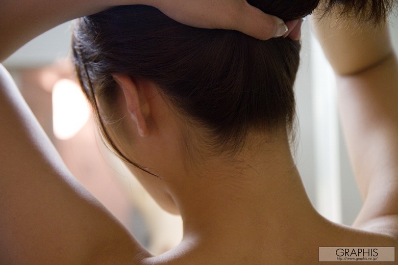 Sophia Nikaido gets showering