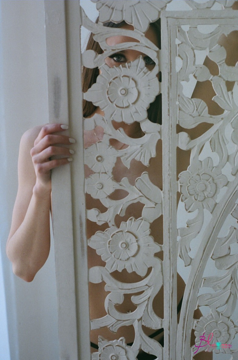 Roxy Shaw Nude in Across