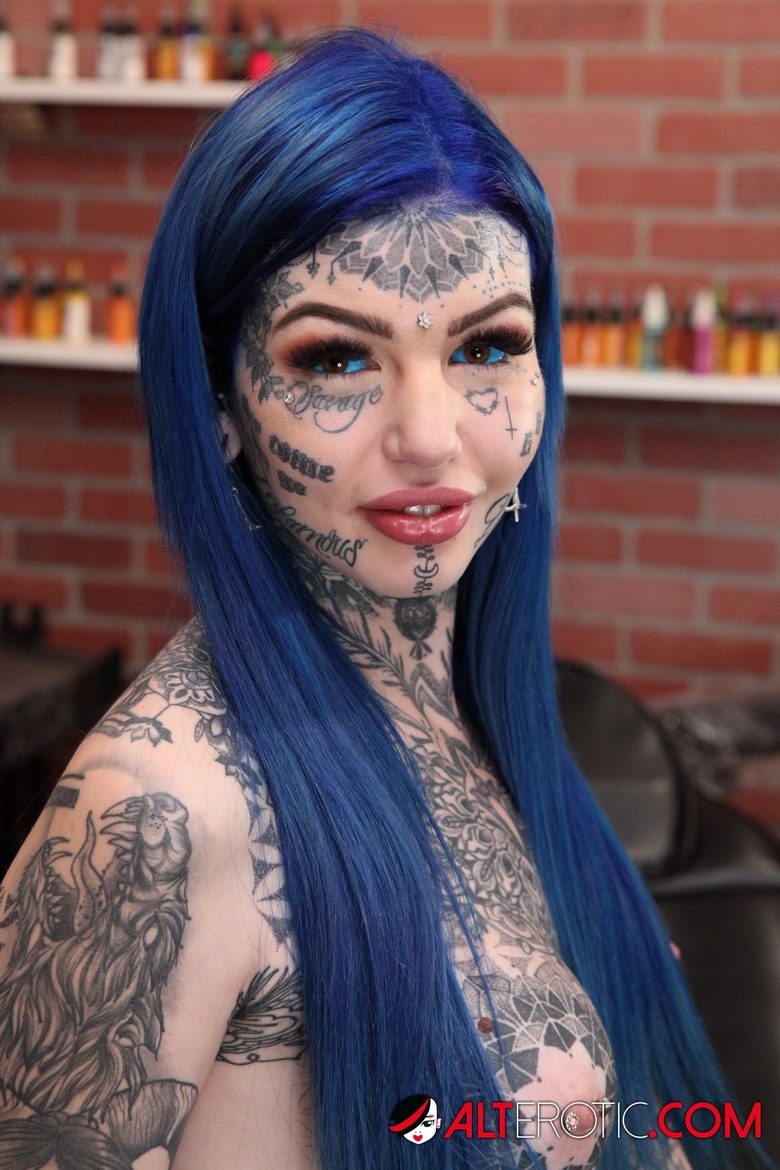 Amber Luke Nose Tattoo