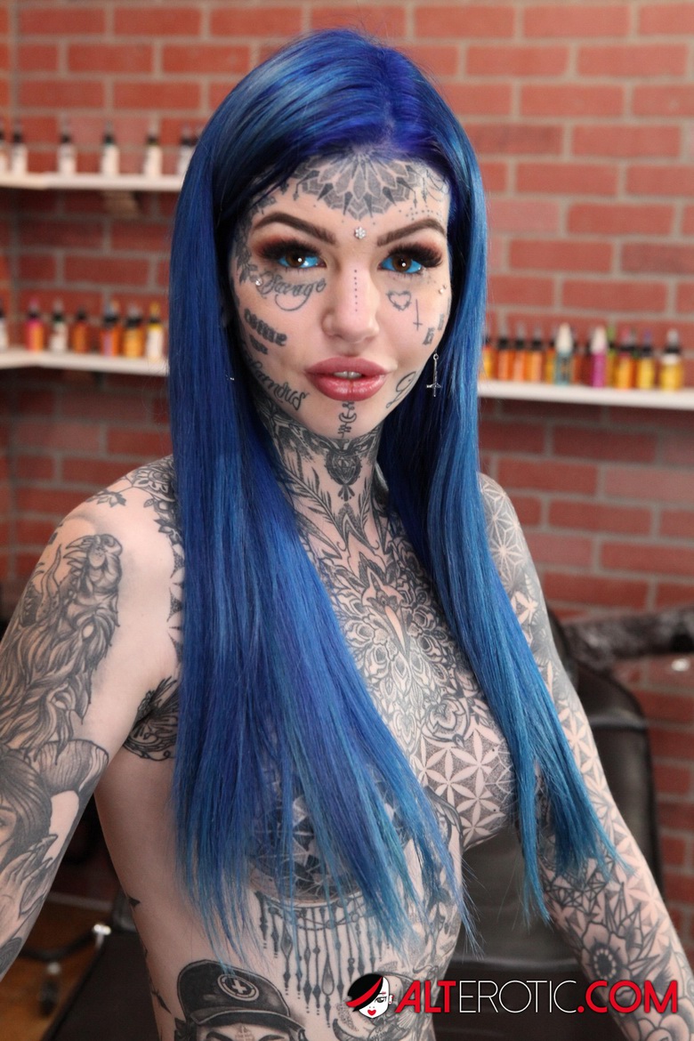 Amber Luke Nose Tattoo