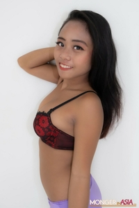 Sexy 18-year-old Joylyn