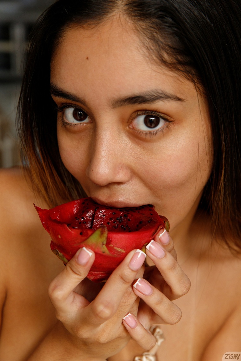 Paulette Donceles in The Pitaya Show